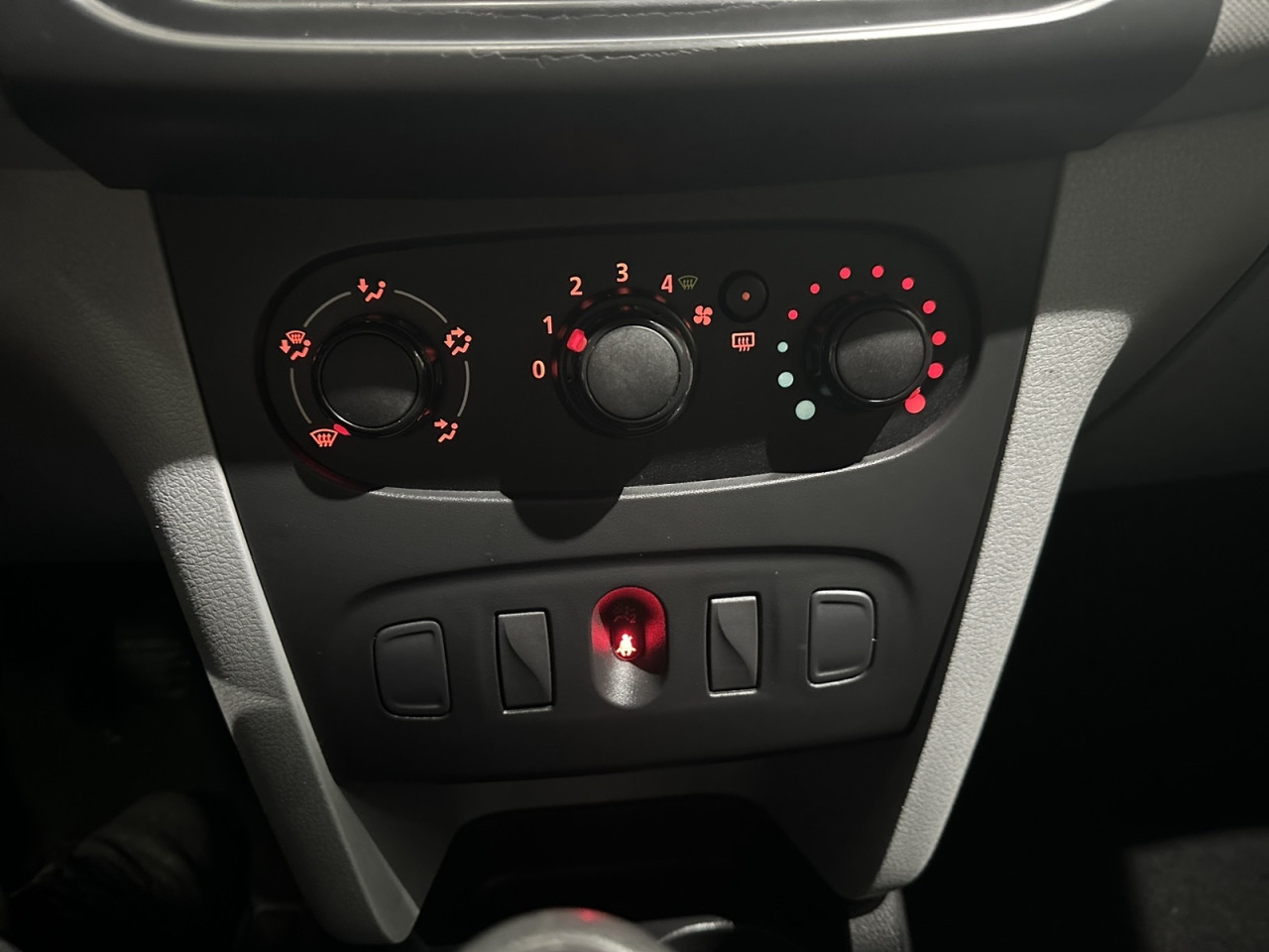 DACIA SANDERO 1.2i, 2013 GODINA,