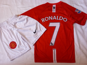 RETRO dres Ronalda Manchester United (dječiji) NOVO!!!