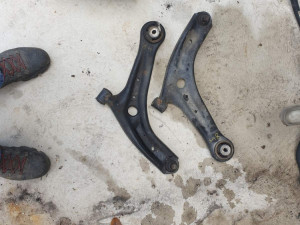 LAFETE LIJEVO DESNO FORD FIESTA 1.4 2012 god