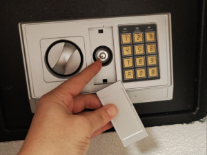 Sef sigurnosni kasa trezor za novac nakit oružje