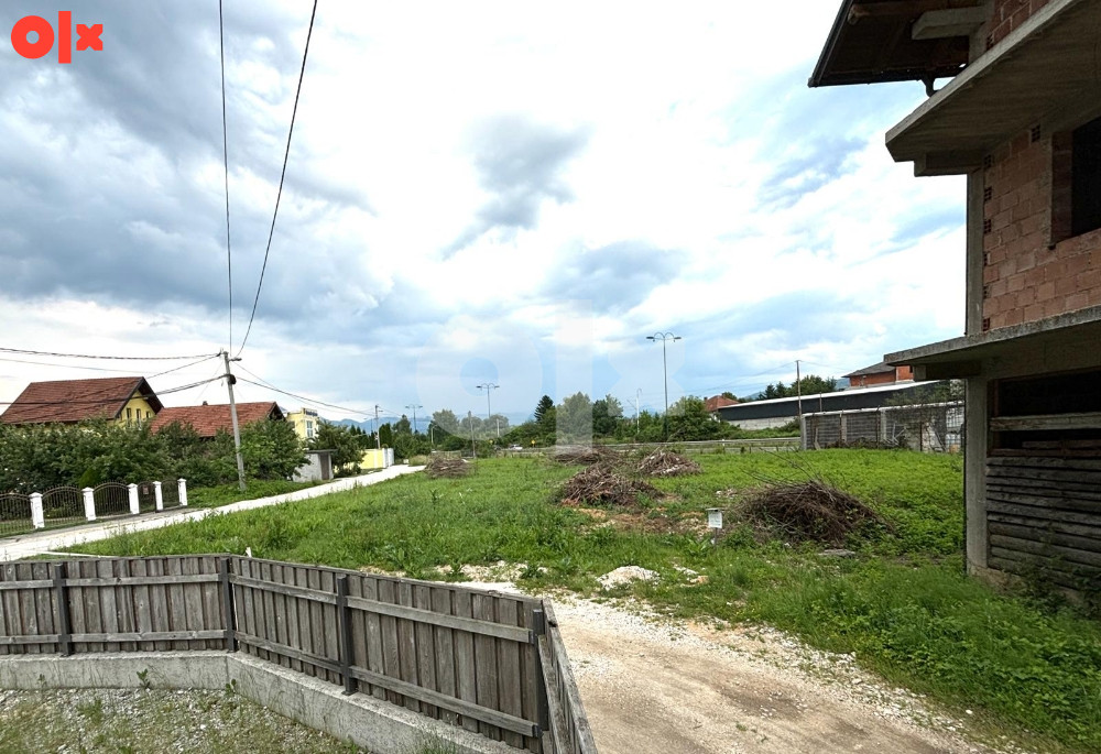 Građevinska parcela uz glavni magistralni put M17, Blažuj 3