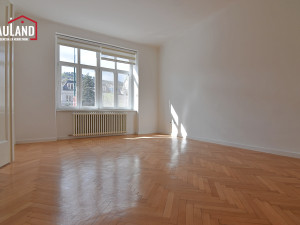 Poslovni prostor u visokom prizemlju-80m2 / Centar