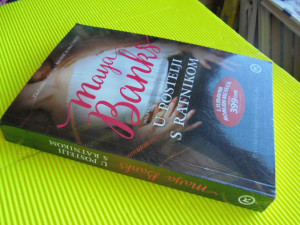 U postelji s ratnikom, Maya Banks