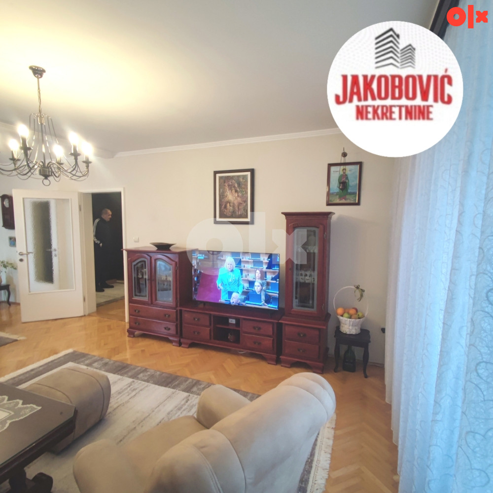 Trosoban stan u centru grada,81m2 3