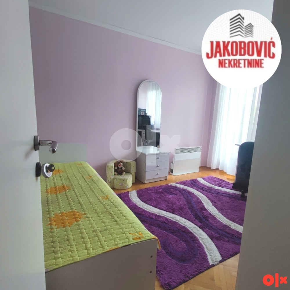 Trosoban stan u centru grada,81m2 6
