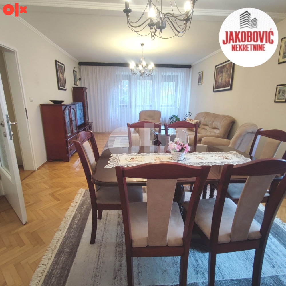 Trosoban stan u centru grada,81m2 8
