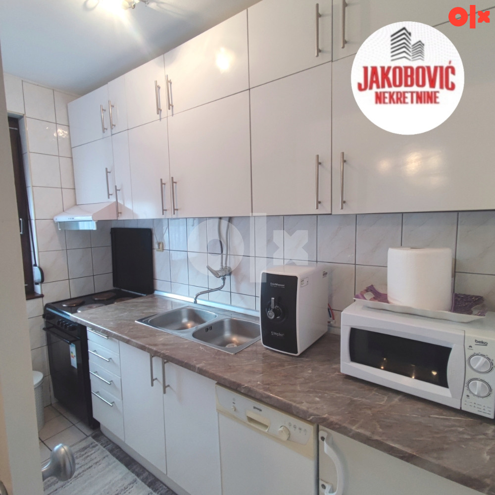 Trosoban stan u centru grada,81m2 7