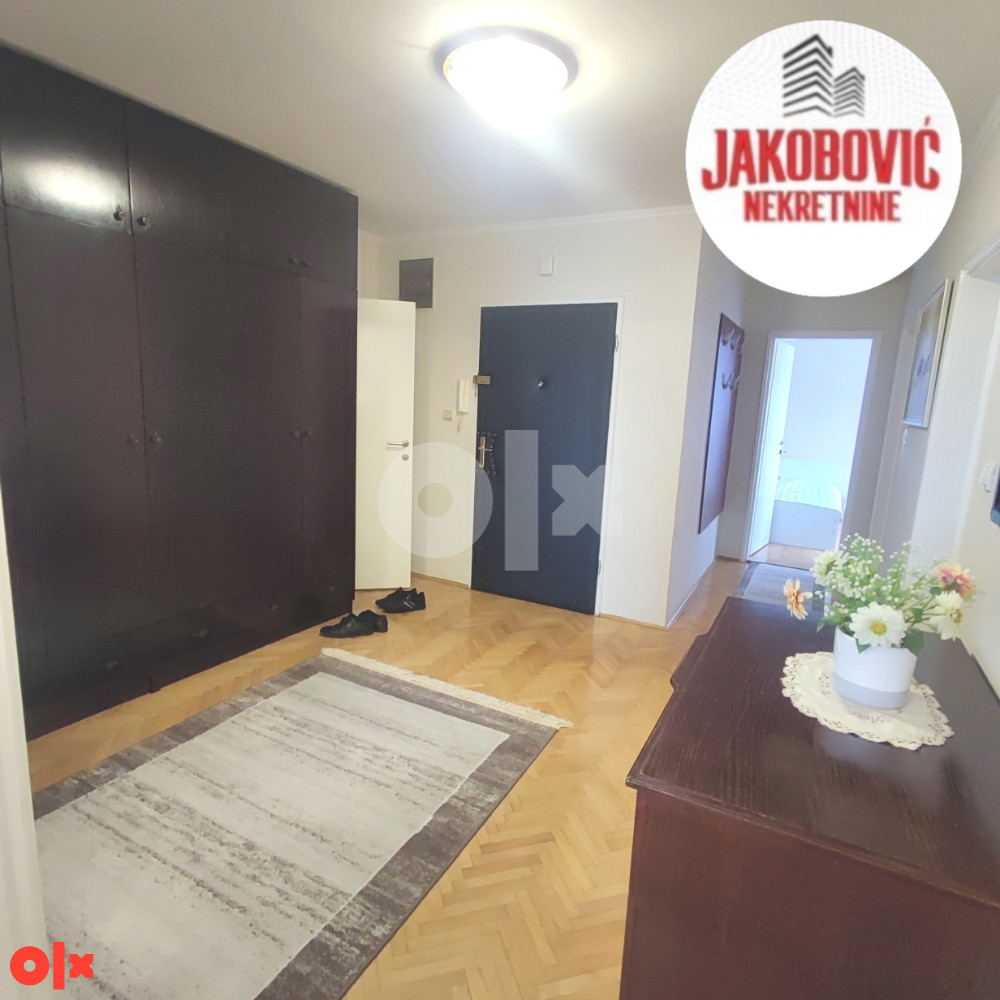 Trosoban stan u centru grada,81m2 10