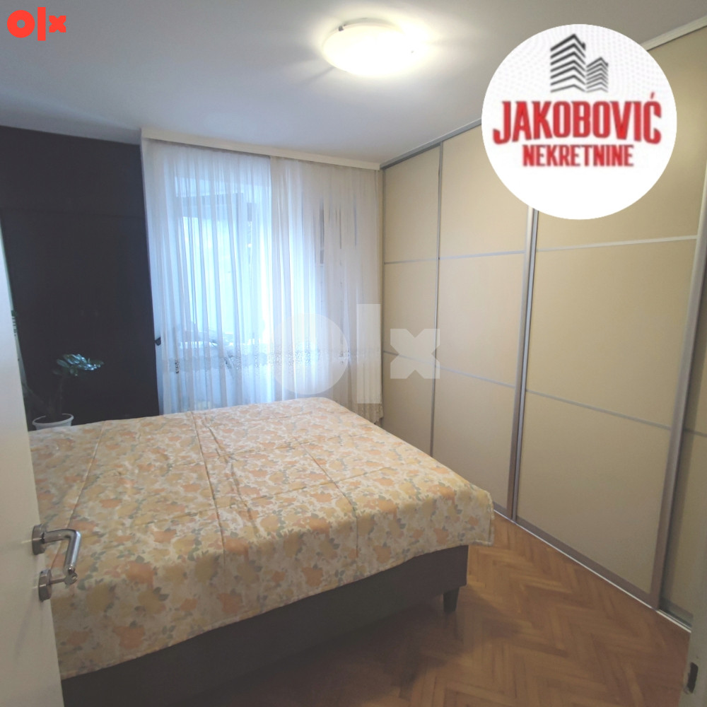 Trosoban stan u centru grada,81m2 12