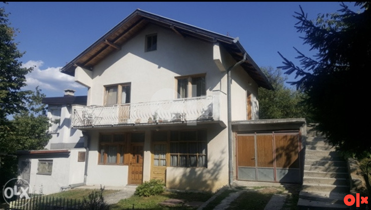 KOMPLET KUCA SA GARAZOM,BEZ NAMJESTAJA,STARI DIO GRADA