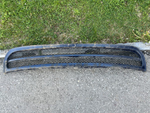 VW BUBA BEETLE 2003 RESETKA SPOJLER DIFUZOR U BRANIKU