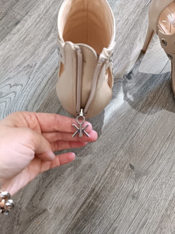 Kim Kardashian Cipele stikle sandale