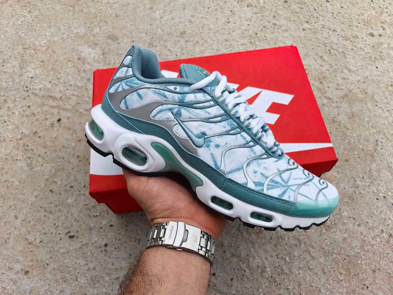 nike air max plus palm trees green