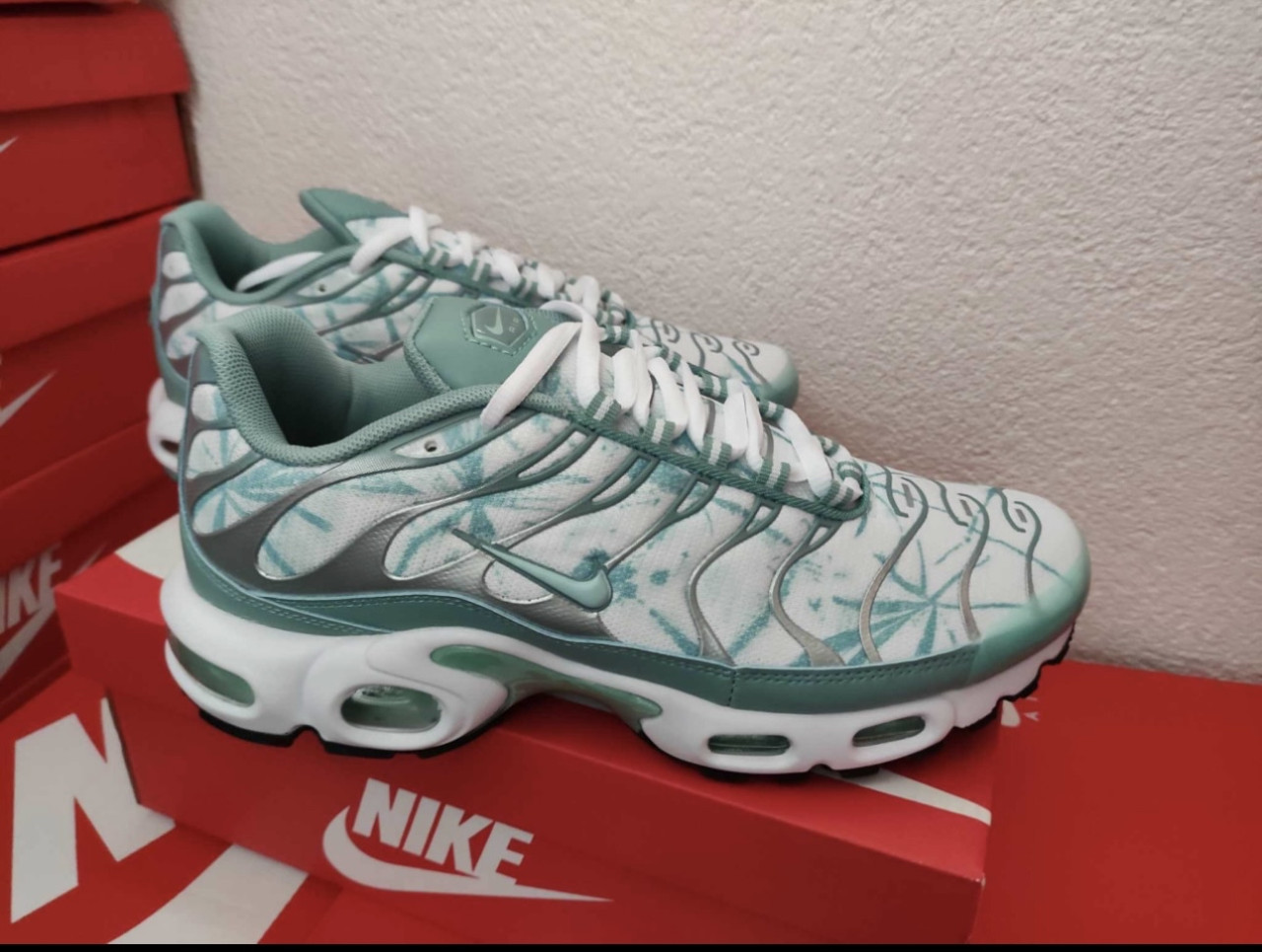 nike air max plus palm trees green