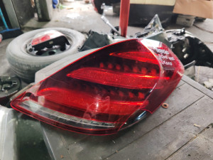 Stop svjetlo stopka Mercedes S k w220 desna ostecena A2229067004