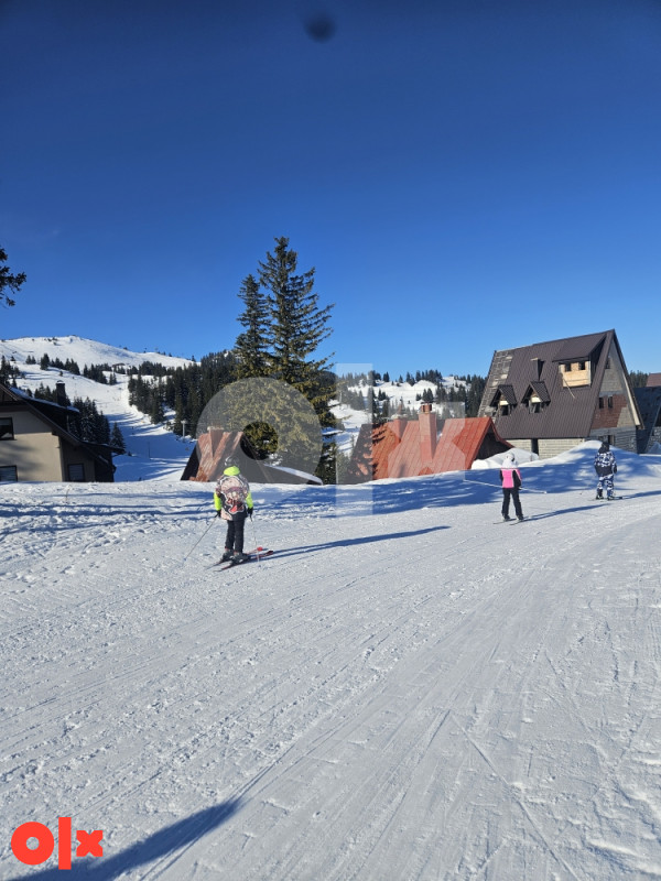 Jahorina Gradjevinsko zemljište na stazi sa parkingom 644m2 VIDEO 2