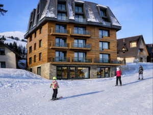 Jahorina Gradjevinsko zemljište na stazi sa parkingom 644m2 VIDEO