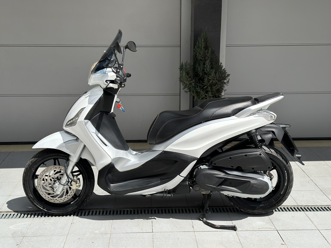 Piaggio Bv350 Nuovo Beverly 350 2021 Vespa Beverly 350 Modell 2021 - Main Image