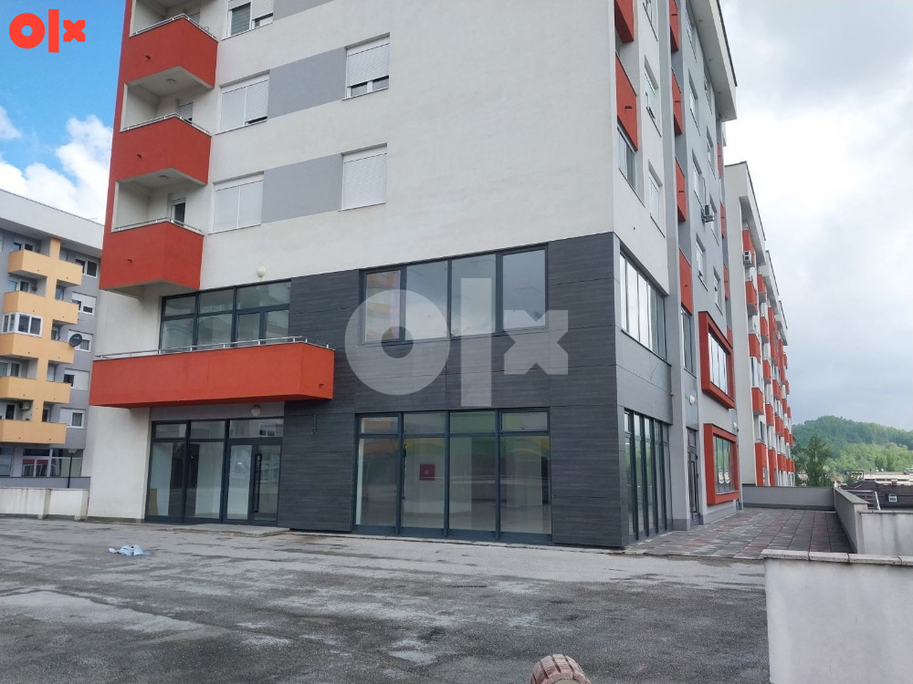 Poslovni prostor sa skladištem ( 635+340m2) Istočno Sarajevo 2