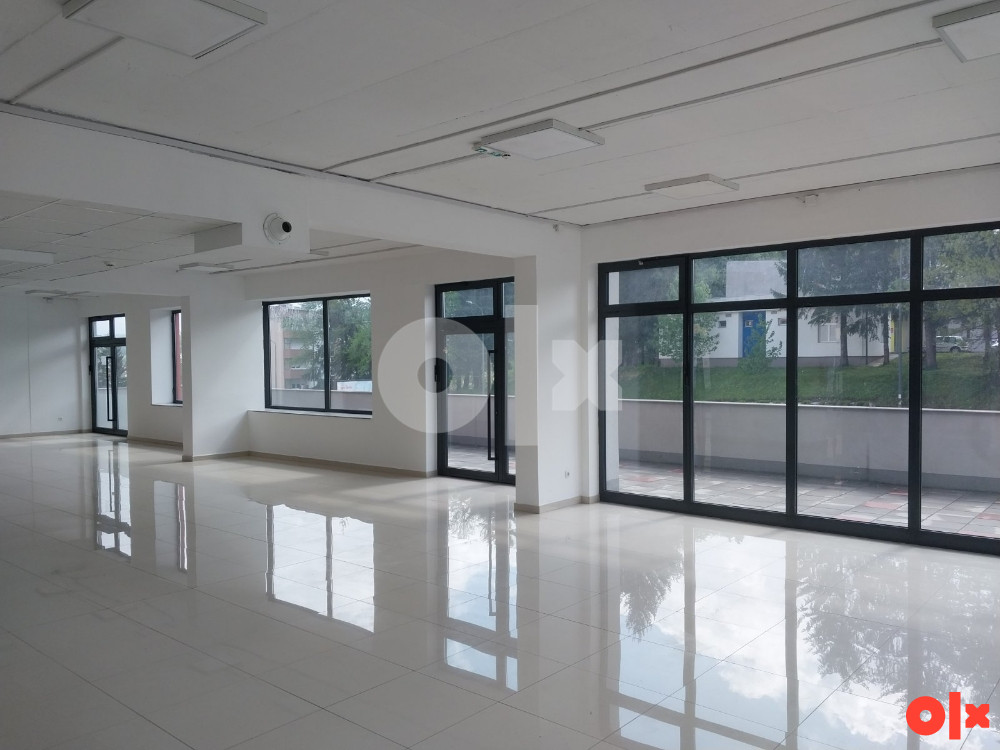 Poslovni prostor sa skladištem ( 635+340m2) Istočno Sarajevo 5