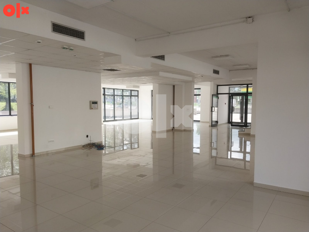 Poslovni prostor sa skladištem ( 635+340m2) Istočno Sarajevo 12