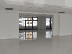Poslovni prostor sa skladištem ( 635+340m2) Istočno Sarajevo photo 4