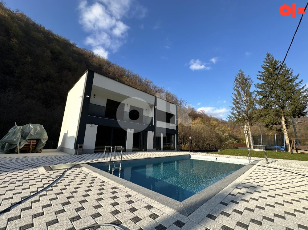 Izdaje se kuća/vila sa bazenom mjesecno 2500km min 1 god 7