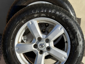 Toyota 17 - ke felge sa SUV 4x4 Bridgestone ljetnim gumama