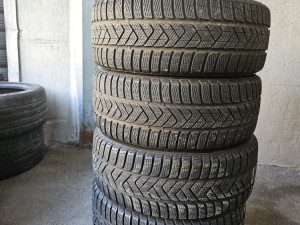 Prodajem 4 gume 205 40 17 Pirelli 2020.g