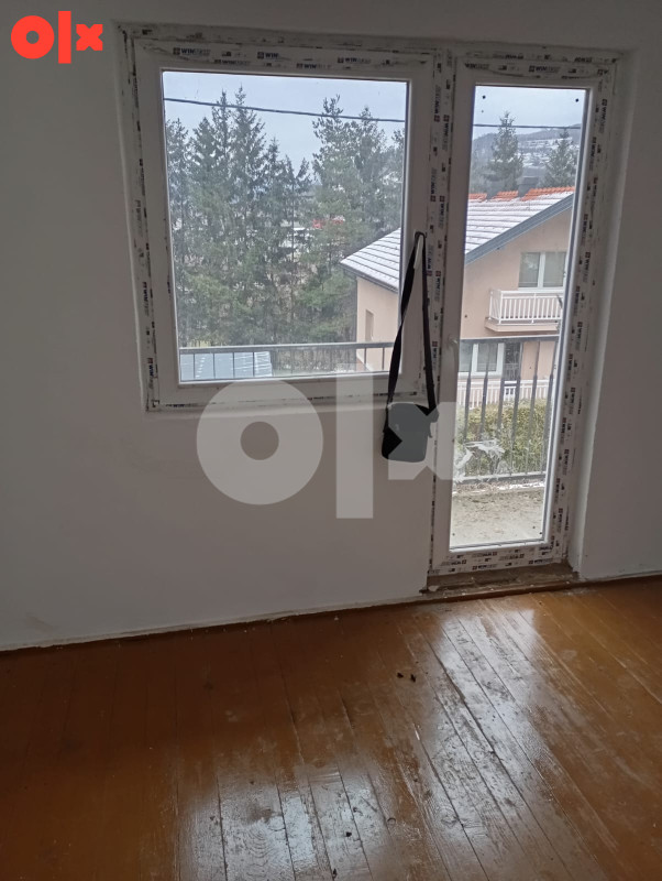 Zemlja i 2 kuce od cigle  sa garazom i stalom u Visokom 4