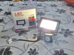 LED REFLEKTOR 20W 4000K SA SENZOROM - RASVJETA VANJSKA SIJALICA