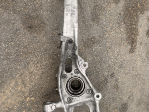 Desna glavčina rukavac Audi Q7 SQ7 4M0407560