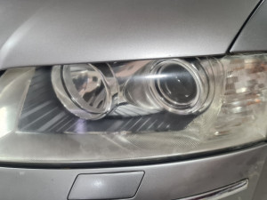audi a8 bixenon farovi  desni i lijevi
