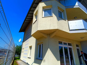 Kuća novije gradnje sa tri stana u Jakupovcima photo 5