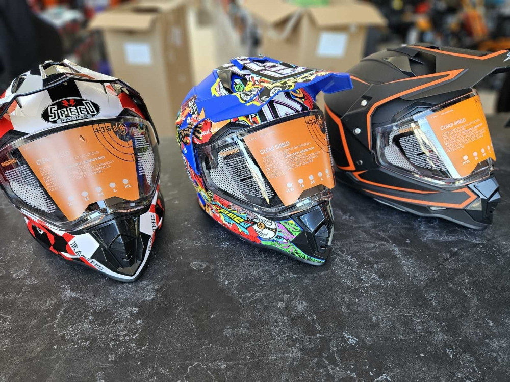 KACIGA ZA MOTOR SKUTER QUAD KVAD KROSS KROS