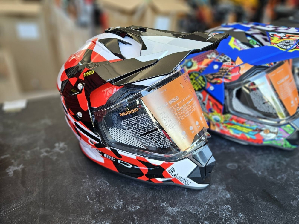 KACIGA ZA MOTOR SKUTER QUAD KVAD KROSS KROS