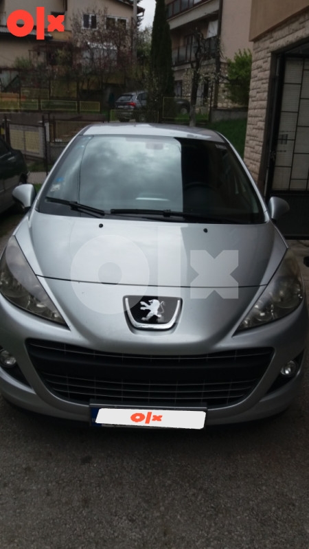 Peugeot 207 1.6 HDI 68 KW FULL OPREMA NAV... TEK REG.NOVE GUME