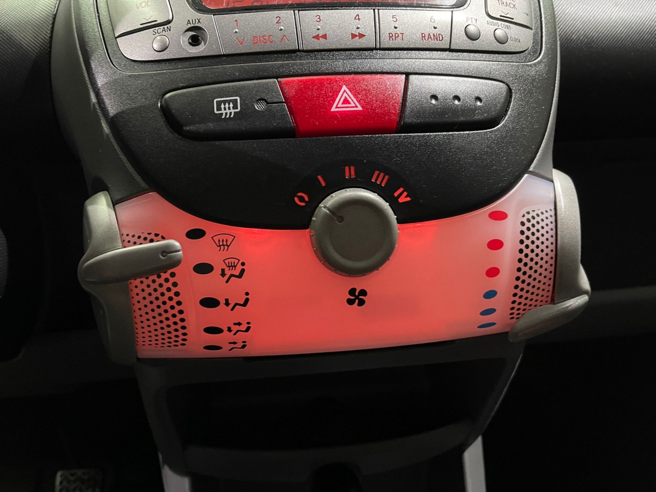 TOYOTA AYGO 1.0 BENZIN, 2011 GODINA