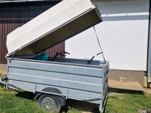 auto prikolica