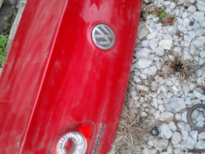 ZADNJA HAUBA VW PASSAT