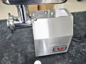 MASINA ZA MLJEVENJE MESA INOX TK 12 850W GERMANY