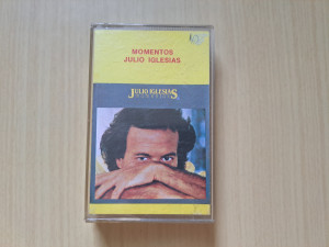 AUDIO KASETA - JULIO IGLESIAS  MOMENTOS