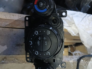 PREKIDAČI KLIME I GRIJANJA/klimatronik/ FORD FIESTA 1.4 DCI 2012