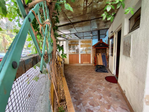REDUCED Residential-commercial building with a private yard photo 3