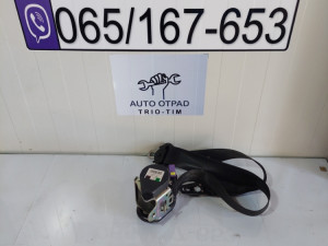 Prednji desni pojas audi q7 4l 605728300