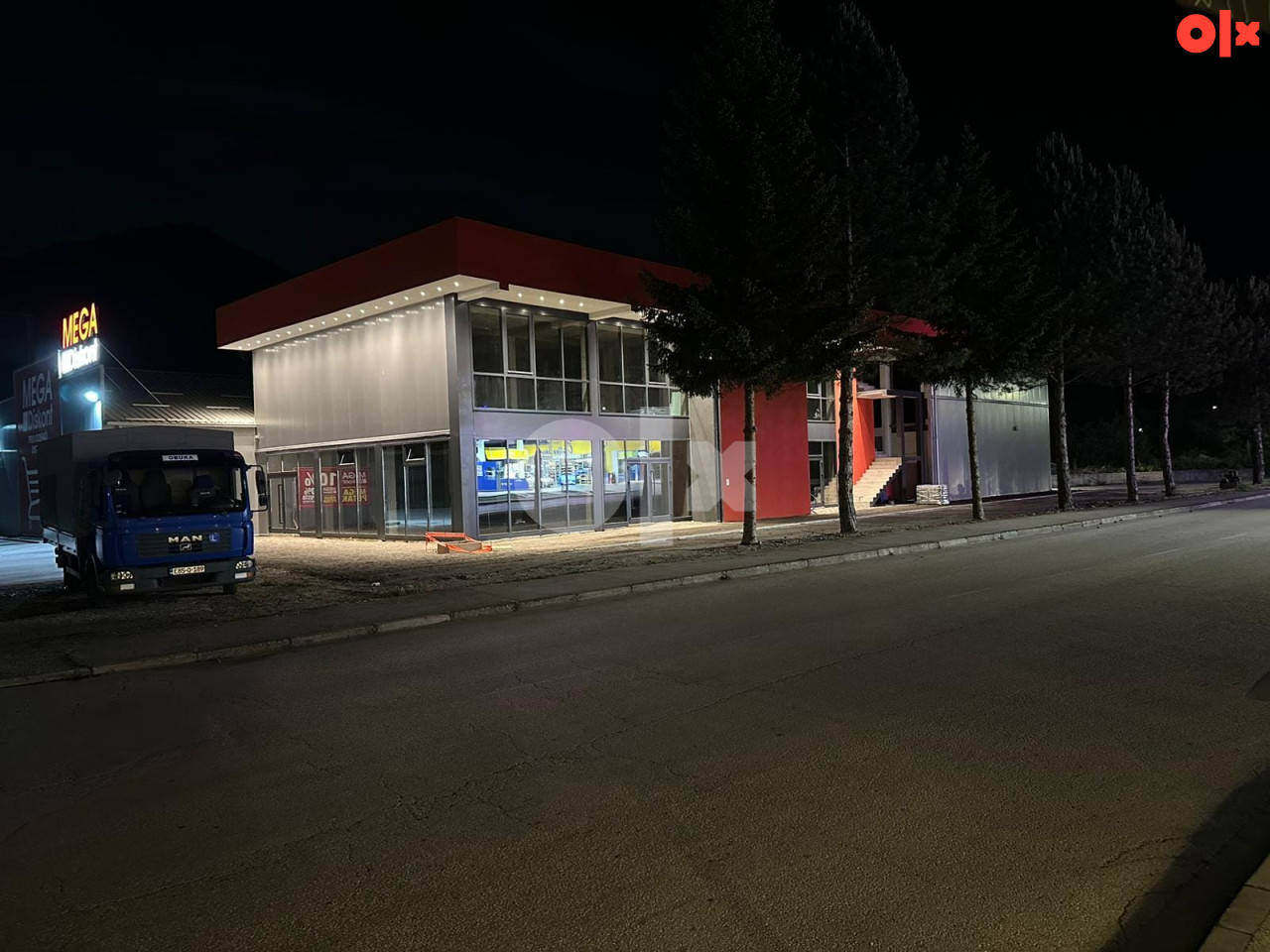 IZNAJMLJUJE SE POSLOVNI PROSTOR 500 m2 - ŽEPČE 2