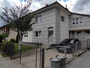 Iznajmljuju se stanovi u kući na Palama, 3. stana,75m2,80m2,45m2