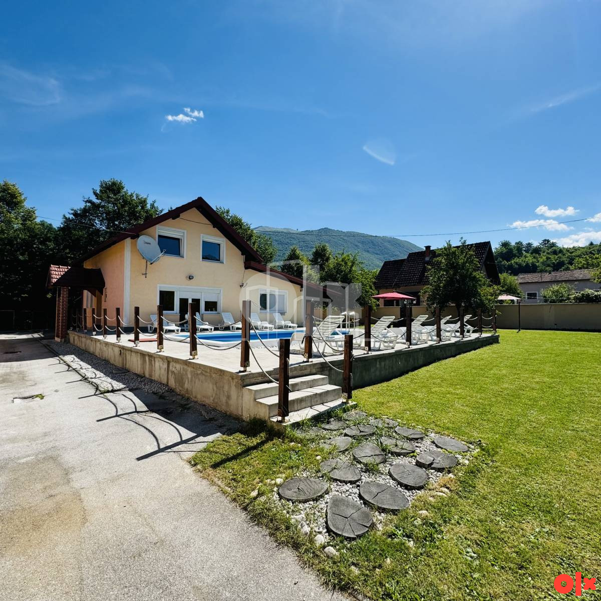 Luksuzna Vila sa bazenom Istočno Sarajevo najam 2