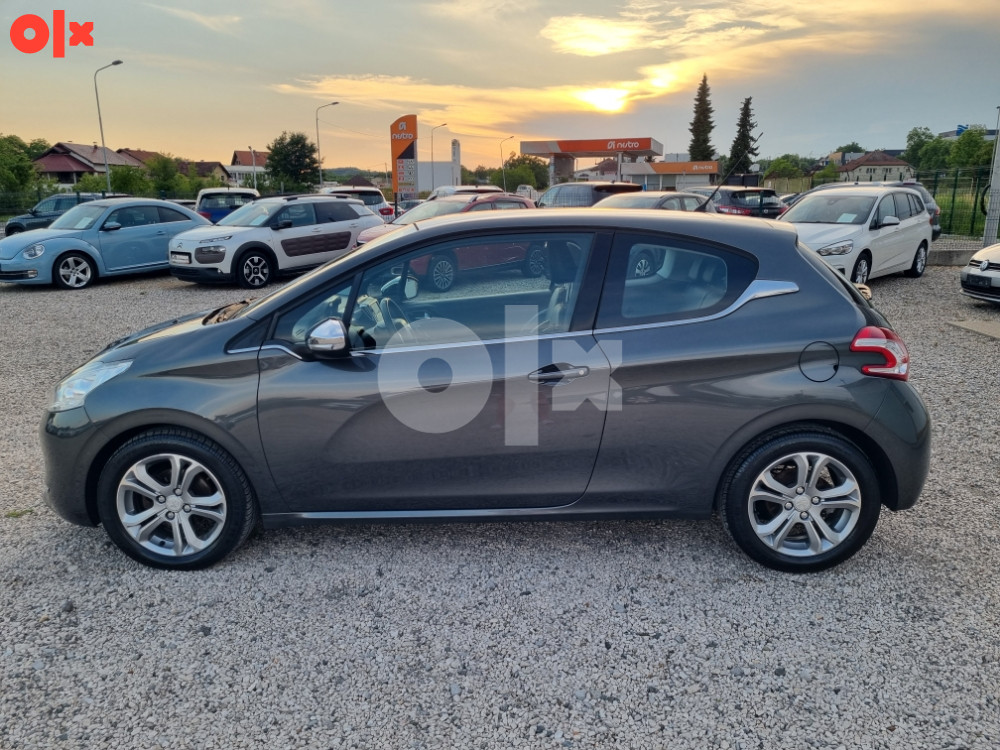 Peugeot 208 1.6hdi 84kw 2012gp *ALLURE*MEDIA*ALU*LED