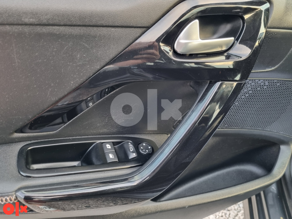 Peugeot 208 1.6hdi 84kw 2012gp *ALLURE*MEDIA*ALU*LED